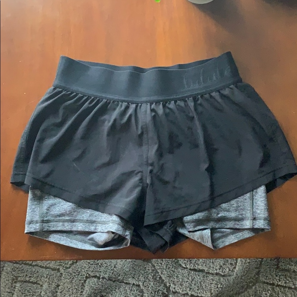 Lululemon black/grey break free shorts